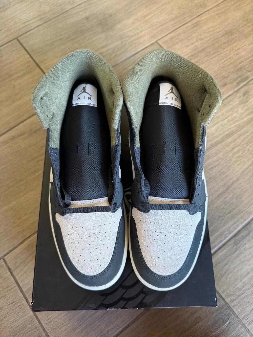 Air Jordan 1 Mid SE